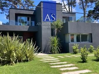 https://www.gallito.com.uy/casa-moderna-de-3-dormitorios-con-estilo-a-pasos-inmuebles-27859194