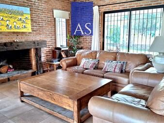 https://www.gallito.com.uy/casa-moderna-de-3-dormitorios-piscina-climatizada-inmuebles-27859225