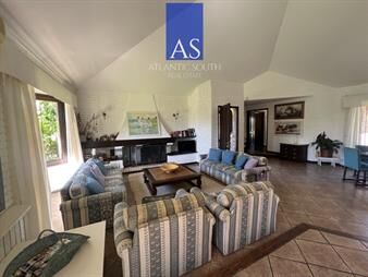 https://www.gallito.com.uy/gran-casa-con-piscina-en-punta-del-este-inmuebles-27859353