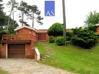 https://www.gallito.com.uy/casa-4-dormitorios-con-terreno-jardines-de-zona-inmuebles-27859366
