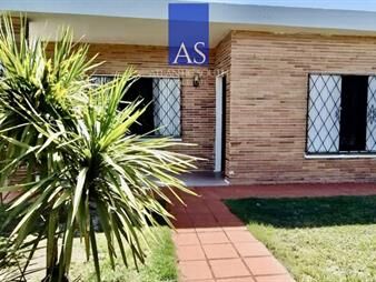 https://www.gallito.com.uy/casa-construccion-tradicional-playa-mansa-punta-inmuebles-27859733
