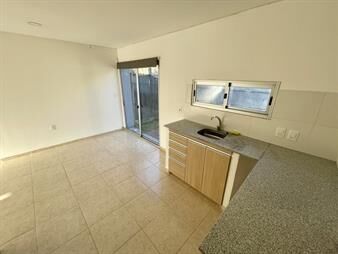 https://www.gallito.com.uy/alquiler-duplex-2-dormitorios-balcon-patio-inmuebles-27865833
