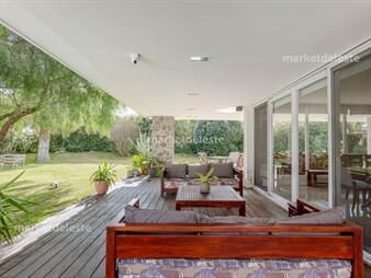 https://www.gallito.com.uy/casa-en-playa-mansa-inmuebles-27866605