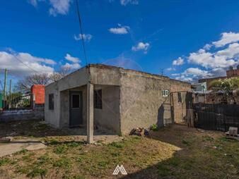 https://www.gallito.com.uy/venta-casa-y-apto-piedras-blancas-tres-dormitorios-inmuebles-27869804