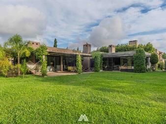 https://www.gallito.com.uy/venta-casa-tres-dormitorios-y-servicio-carmel-inmuebles-27869931
