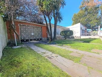 https://www.gallito.com.uy/venta-casa-3-dormitorios-garaje-perez-castellanos-inmuebles-27870126