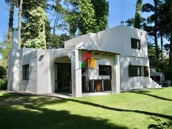 https://www.gallito.com.uy/casa-en-pinares-totalmente-reciclada-inmuebles-22779003