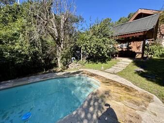 https://web5.gallito.com.uy/encantadora-casa-en-venta-con-piscina-a-pocos-del-inmuebles-27835279