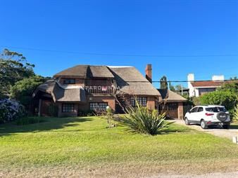 https://www.gallito.com.uy/hermosa-cabaã±a-de-4-dormitorios-en-venta-a-de-inmuebles-27870786