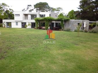 https://www.gallito.com.uy/hermosa-casa-de-4-dormitorios-en-agradable-inmuebles-27874267