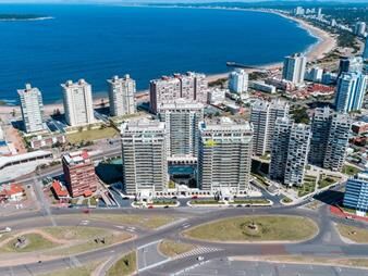 https://web5.gallito.com.uy/apartamento-en-alquiler-de-3-dormitorios-en-torre-inmuebles-27813003