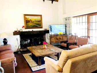 https://www.gallito.com.uy/divina-beverly-hill-4dorm-3baños-jardin-parrillero-2plantas-inmuebles-26864449