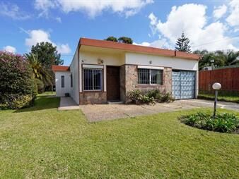 https://www.gallito.com.uy/casa-en-venta-a-pasos-de-la-playa-lomas-de-solymar-inmuebles-27874893