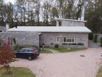 https://www.gallito.com.uy/venta-casa-viñedos-de-la-tahona-tres-dormitorios-inmuebles-27875029