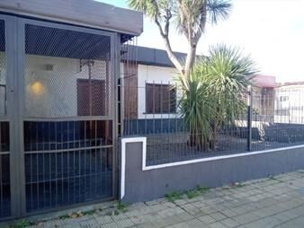 https://www.gallito.com.uy/alquiler-casa-2-dormitorios-y-monoambiente-maroñas-inmuebles-27875060