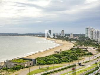 https://web5.gallito.com.uy/espectacular-apartamento-de-3-suites-en-venta-al-inmuebles-25653806