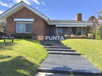 https://www.gallito.com.uy/casa-de-4-dormitorios-en-alquiler-anual-playa-mansa-inmuebles-27608552