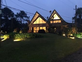 https://www.gallito.com.uy/alquiler-temporal-de-hermosa-casa-5-dormitorios-y-pisicna-c-inmuebles-27882902