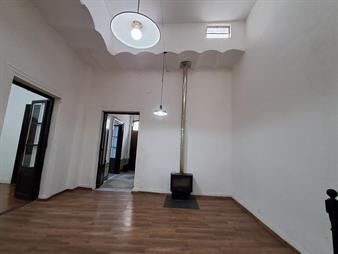 https://www.gallito.com.uy/casona-en-la-comercial-apta-vivienda-o-deposito-inmuebles-27892172
