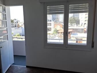 https://www.gallito.com.uy/apto-al-frente-segundo-piso-por-escalera-1-dorm-y-balco-inmuebles-27892174