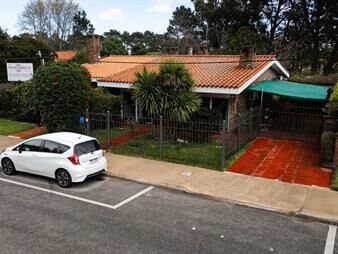 https://www.gallito.com.uy/vendo-casa-tres-dormitorios-maldonado-punta-del-este-play-inmuebles-27892232