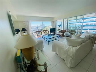 https://web5.gallito.com.uy/apartamento-de-3-dormitorios-en-terrazas-de-villa-inmuebles-21375117