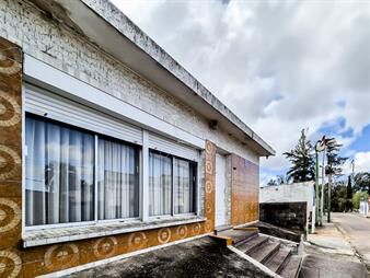 https://www.gallito.com.uy/venta-casa-con-piscina-climatizada-centro-san-inmuebles-27893026