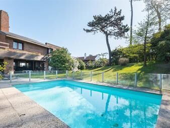 https://www.gallito.com.uy/casa-en-venta-pinares-4-dormi-playa-mansa-inmuebles-25367334