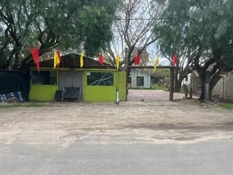https://www.gallito.com.uy/venta-terrerno-con-mejoras-el-pinar-norte-inmuebles-27896428