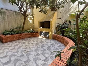 https://www.gallito.com.uy/venta-casa-tres-cruces-4-dormitorios-3-baños-patio-parri-inmuebles-27896457