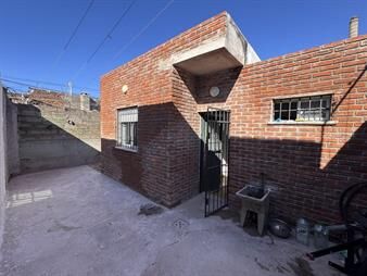 https://www.gallito.com.uy/excelente-casa-solida-construccion-my-buenas-comodiades-inmuebles-27896498