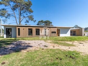 https://web5.gallito.com.uy/casa-de-3-dormitorios-en-club-del-lago-punta-inmuebles-26347248
