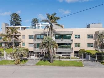 https://www.gallito.com.uy/venta-penthouse-carrasco-4-dormitorios-y-servicio-inmuebles-27896957