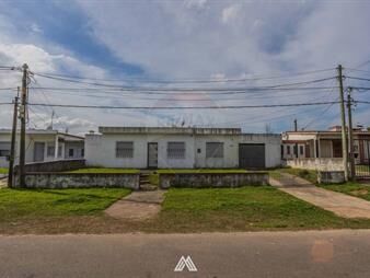 https://www.gallito.com.uy/venta-casa-3-dormitorios-cochera-parrillero-inmuebles-27899017