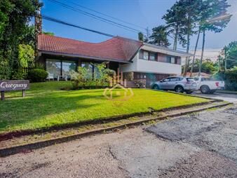 https://web5.gallito.com.uy/casa-de-3-dormitorios-en-playa-mansa-inmuebles-27899211