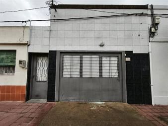 https://www.gallito.com.uy/casa-2-dormitorios-con-cochera-monoambiente-inmuebles-27906499