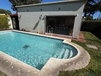 https://www.gallito.com.uy/casa-en-una-planta-3-dormitorios-y-servicio-inmuebles-27907224