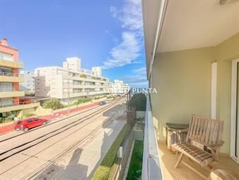 https://www.gallito.com.uy/peninsula-amplio-y-soleado-apartamento-de-dos-inmuebles-25282129