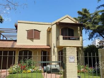 https://www.gallito.com.uy/casa-de-cuatro-dormitorios-en-venta-en-barra-de-carrasco-inmuebles-27899810