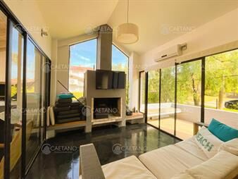 https://www.gallito.com.uy/venta-casa-3-dormitorios-playa-brava-punta-del-inmuebles-27918434