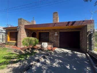 https://www.gallito.com.uy/excelente-propiedad-a-una-cuadra-de-av-garzon-en-pleno-cen-inmuebles-27899805