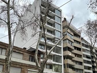 https://www.gallito.com.uy/alquiler-apartamento-1-dormitorio-pocitos-chucarro-y-av-br-inmuebles-27926493