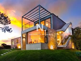 https://www.gallito.com.uy/cã³moda-casa-en-manantiales-con-vista-al-mar-y-inmuebles-25043040