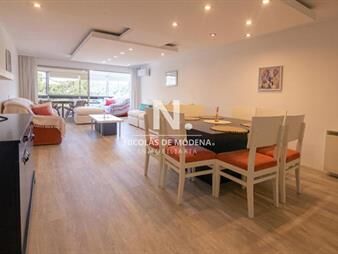 https://web5.gallito.com.uy/apartamento-en-venta-de-3-dormitorios-y-servicio-inmuebles-25042498
