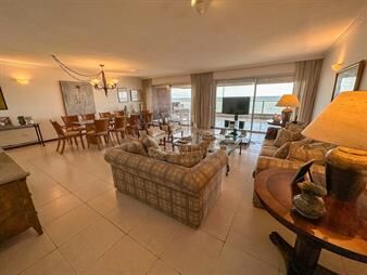 https://web5.gallito.com.uy/primera-linea-de-peninsula-amplio-departamento-inmuebles-27928746