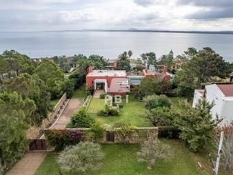https://www.gallito.com.uy/casa-de-5-dormitorios-en-lomo-de-la-ballena-inmuebles-27666946