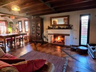 https://www.gallito.com.uy/venta-casa-el-pinar-sur-5-dormitorios-4-baños-y-barbacoa-inmuebles-27935063