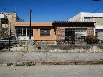 https://www.gallito.com.uy/venta-casa-tres-dormitorios-cochera-y-fondo-buceo-inmuebles-27935077