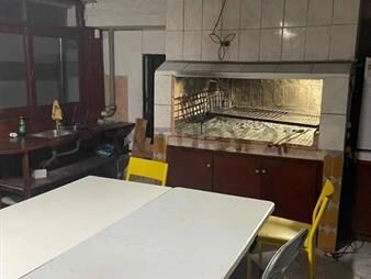 https://www.gallito.com.uy/casa-reciclada-con-garage-barbacoa-4-dormitorios-patio-inmuebles-27935627
