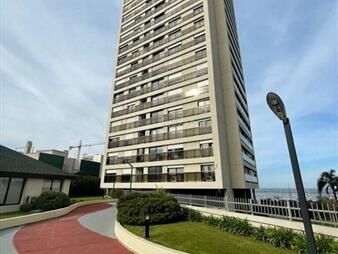 https://www.gallito.com.uy/alquiler-apto-2-dormitorios-torres-del-puerto-garage-inmuebles-27941137